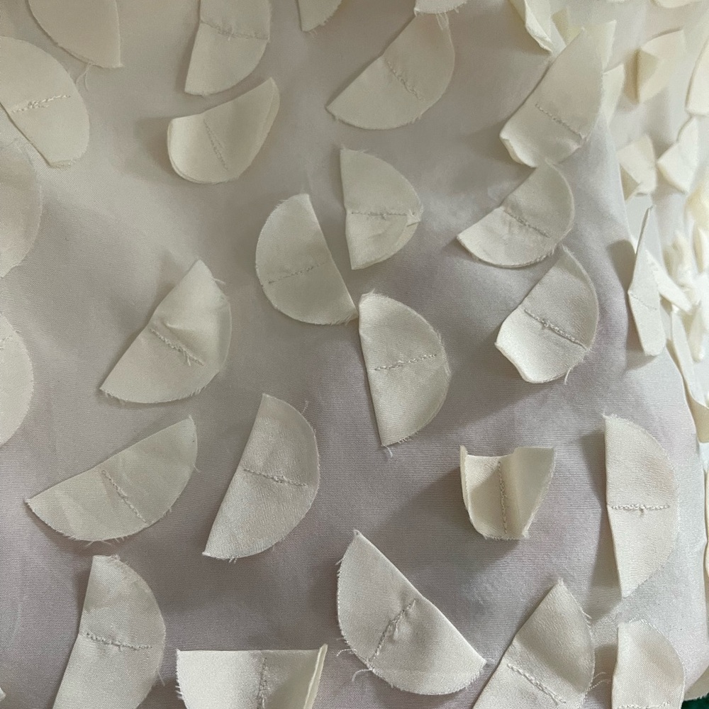 Talbots 100% Silk Ivory Floral Appliqué Shell Top Size 10 - Picture 5 of 6